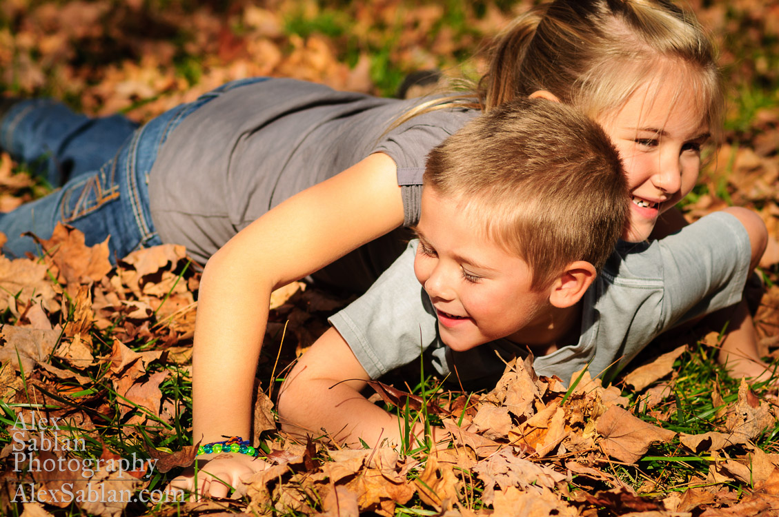 Family Photography by Dayton Photographer Alex Sablan at George Rogers Clark Park in Springfield, Ohio